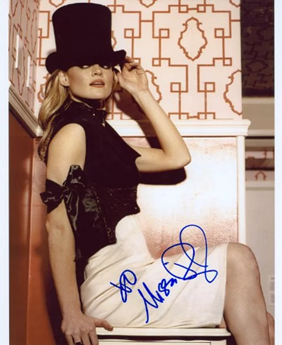 Missi Pyle autograph