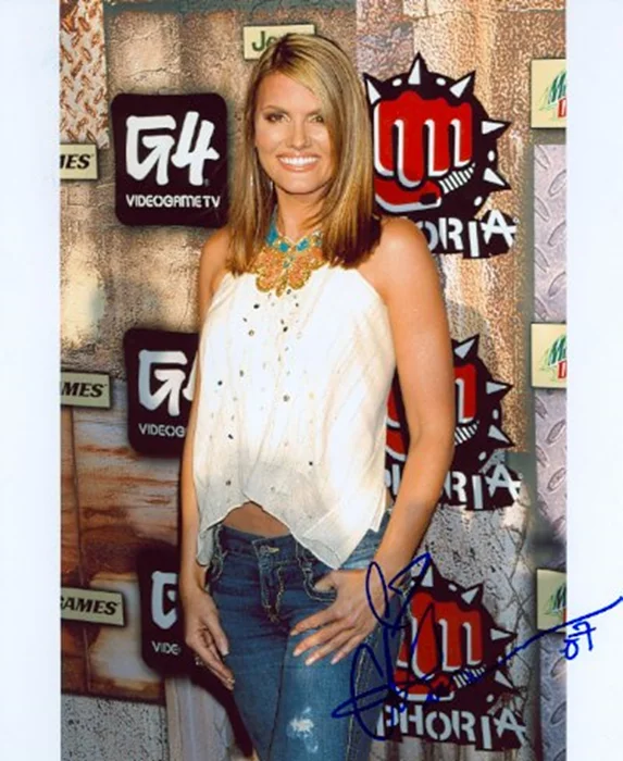 Courtney Hansen autograph