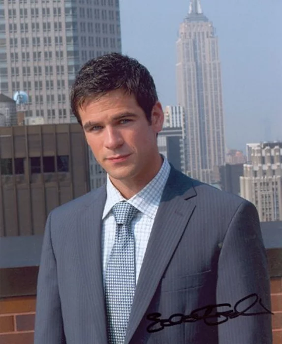 Eddie Cahill autograph