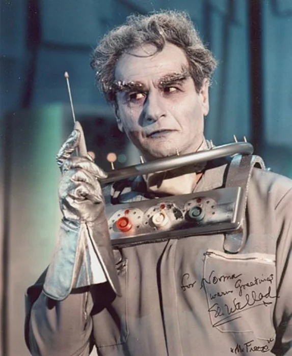 Eli Wallach autograph