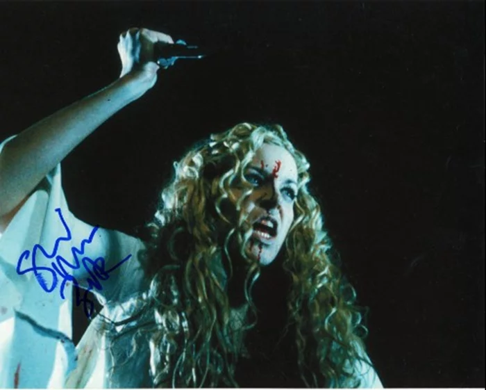Sheri Moon autograph