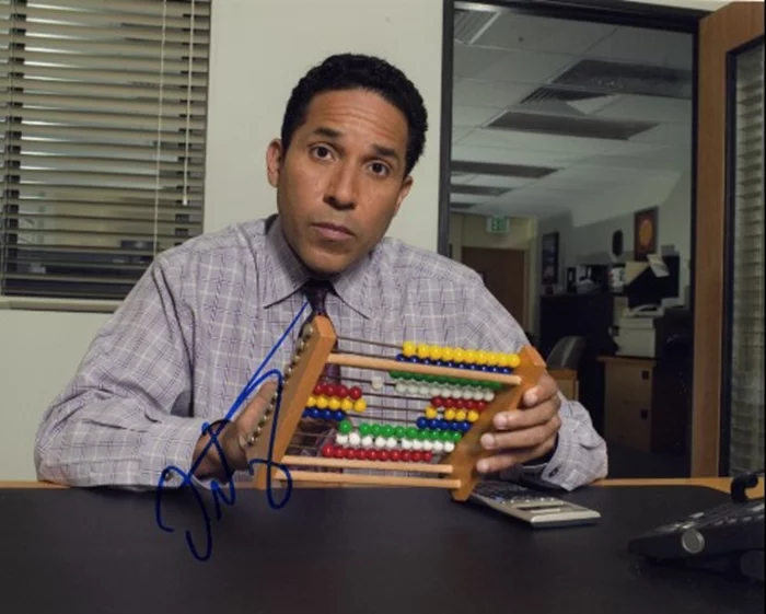 Oscar Nunez autograph