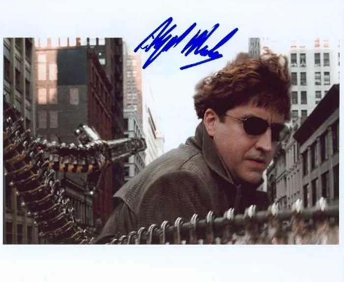 Alfred Molina autograph