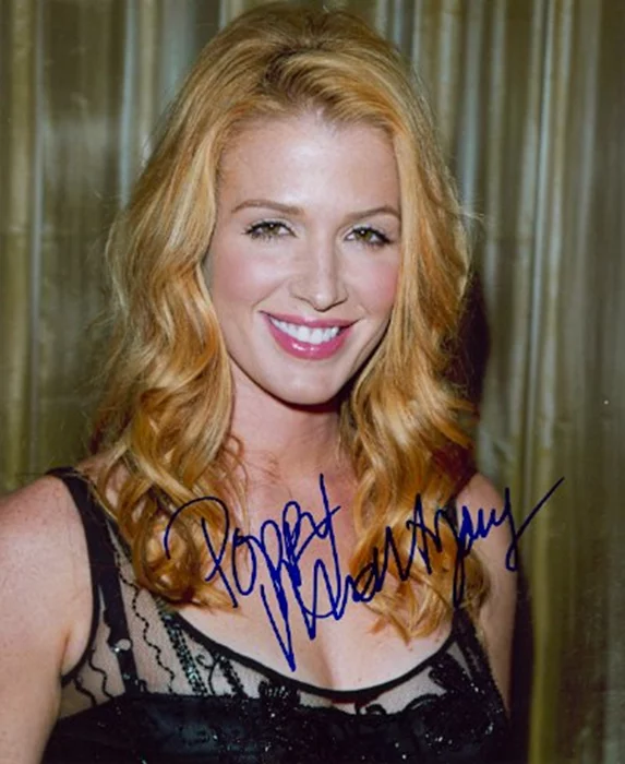 Poppy Montgomery autograph