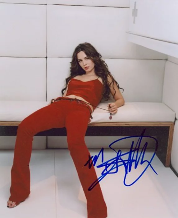Eliza Dushku autograph