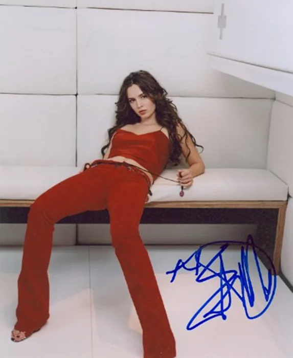 Eliza Dushku autograph