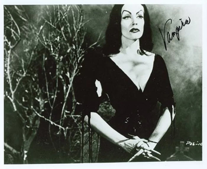 Maila Nurmi autograph