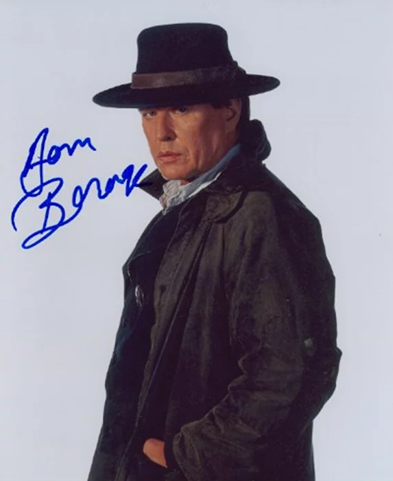 Tom Berenger autograph