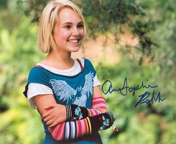 Annasophia Robb autograph