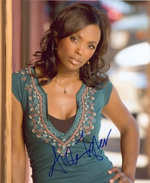 Aisha Tyler autograph