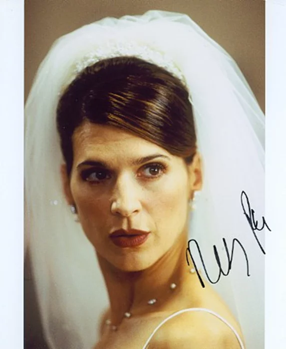 Perrey Reeves autograph