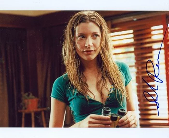 Sarah Roemer autograph