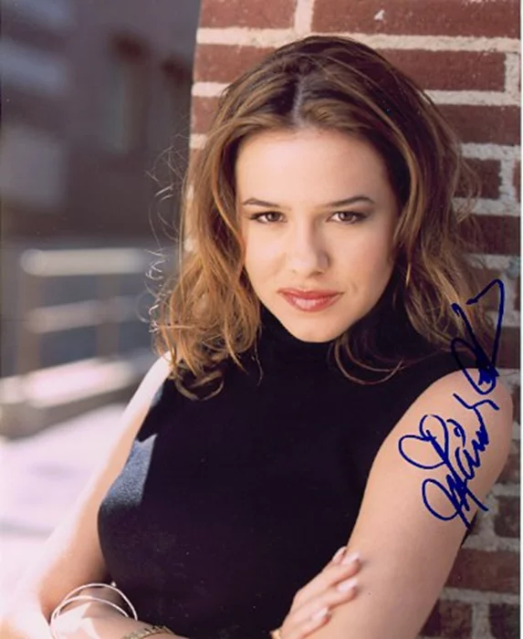 Marieh Delfino autograph