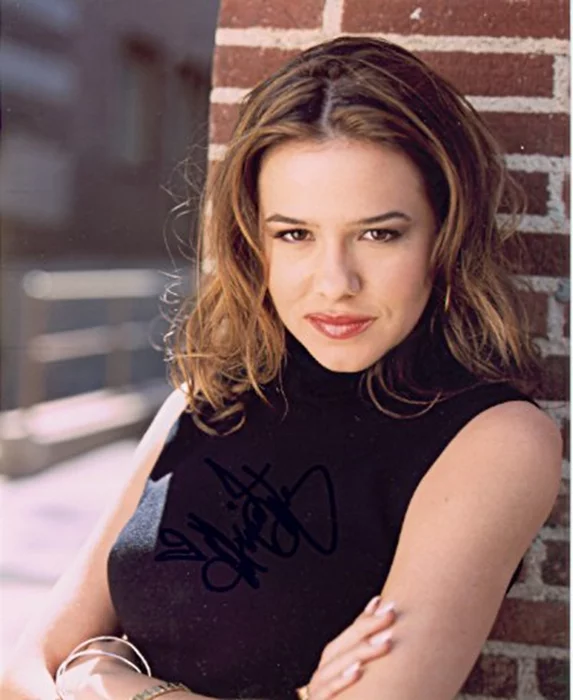 Marieh Delfino autograph