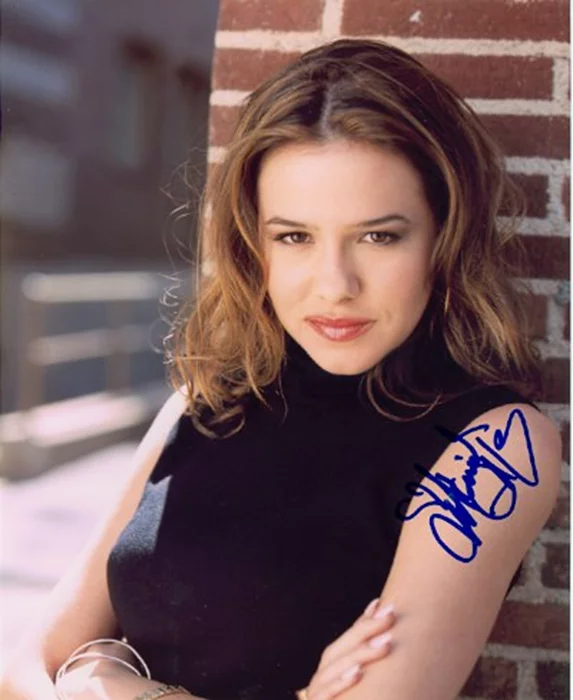 Marieh Delfino autograph