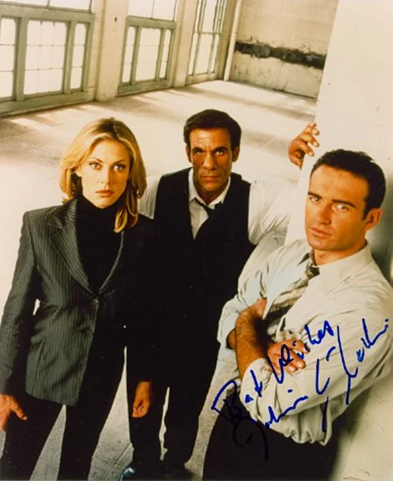 Julian McMahon autograph