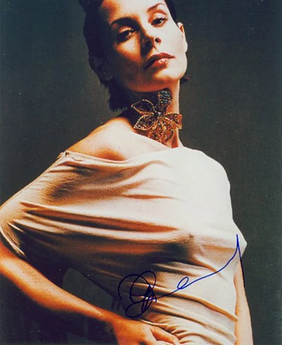 Embeth Davidtz autograph