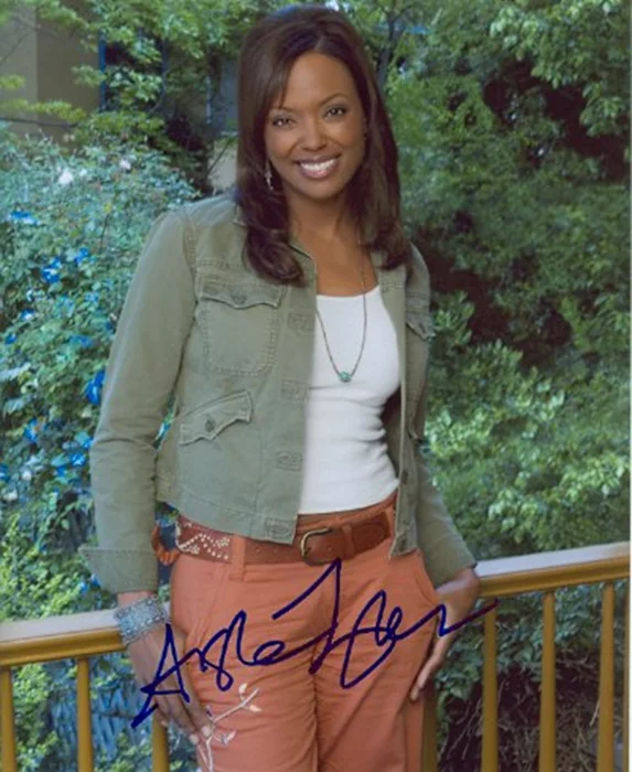 Aisha Tyler autograph