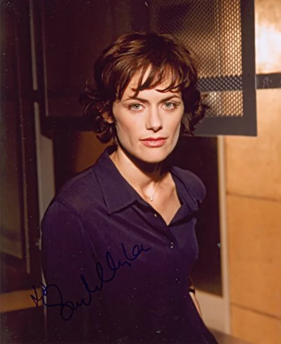 Sarah Clarke autograph
