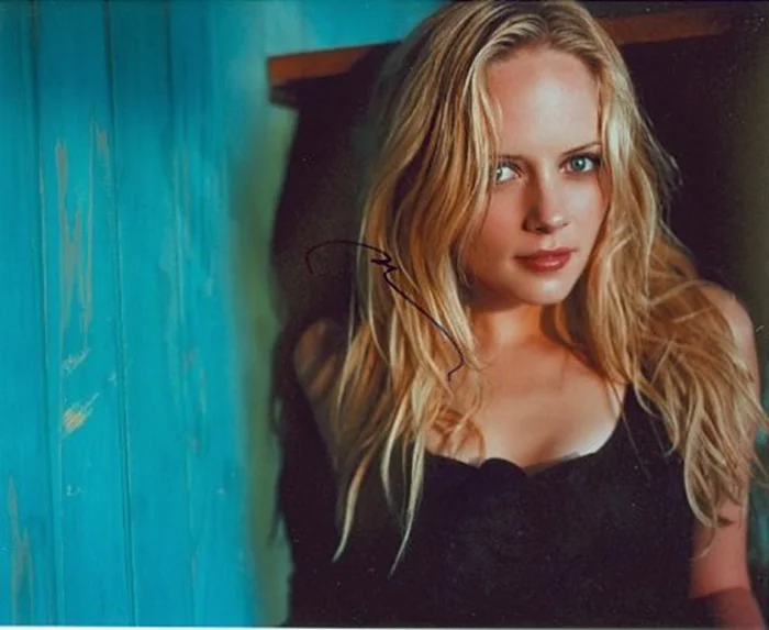 Marley Shelton autograph