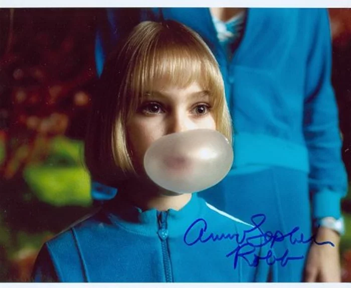 Annasophia Robb autograph