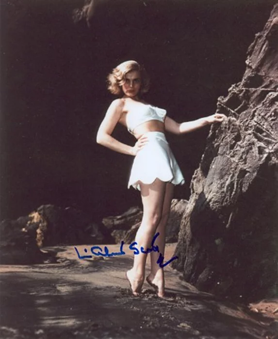 Lizabeth Scott autograph