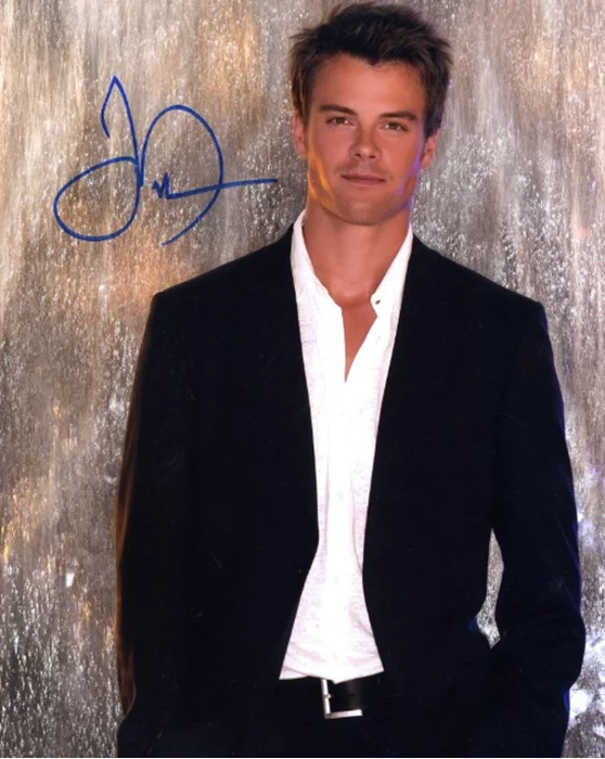Josh Duhamel autograph