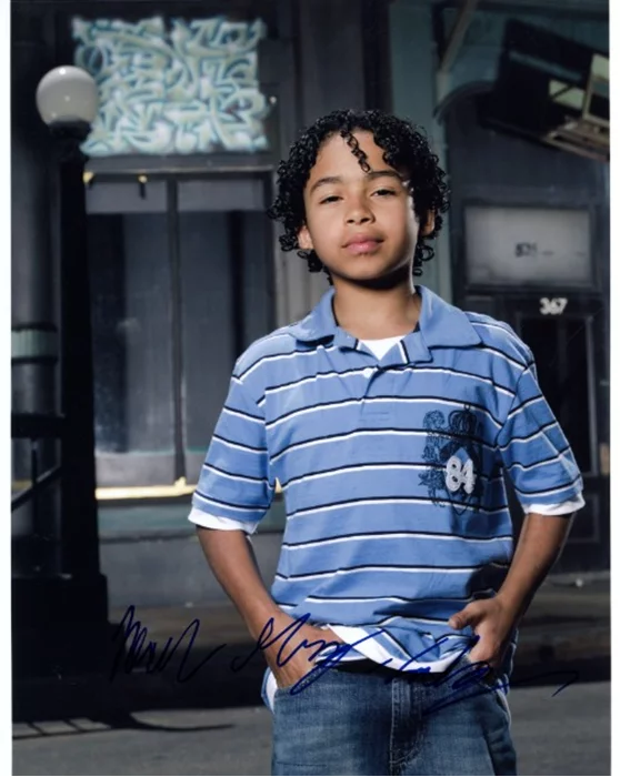 Noah Gray-Cabey autograph