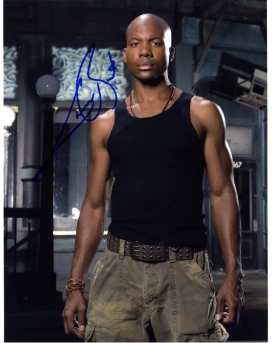 Leonard Roberts autograph