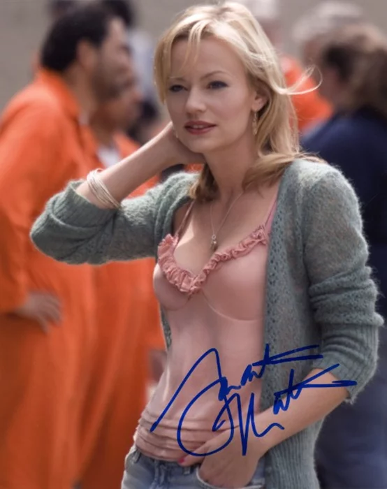 Samantha Mathis autograph