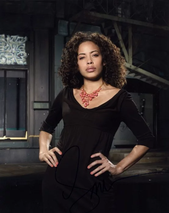 Tawny Cypress autograph