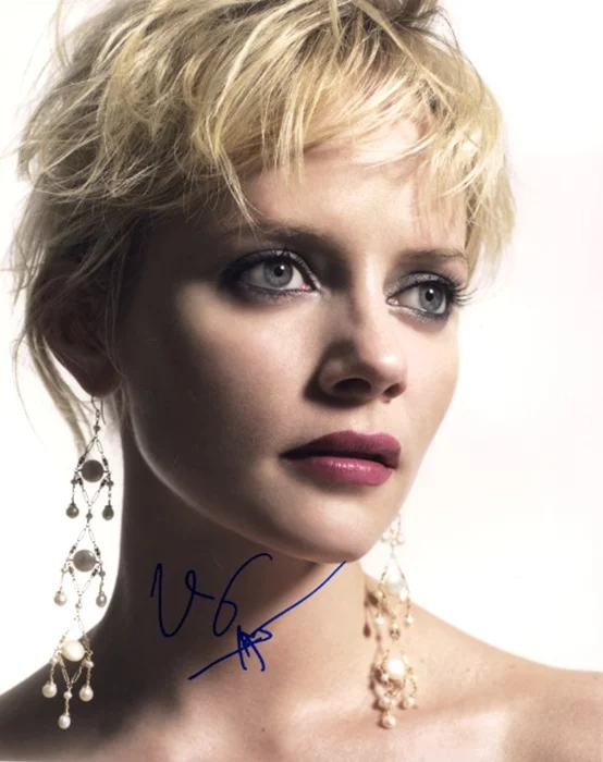 Marley Shelton autograph