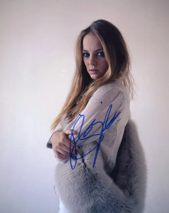 Bijou Phillips autograph