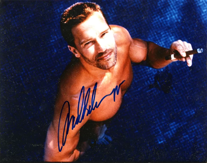 Arnold Schwarzenegger autograph