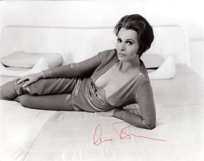 Claire Bloom autograph