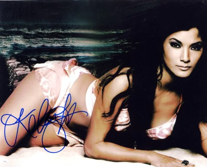 Kelly Hu autograph