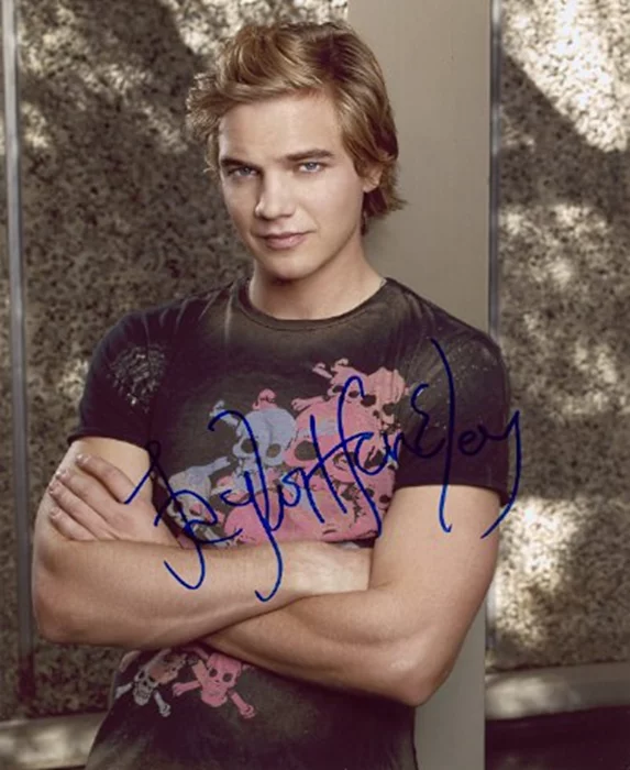 Taylor Handley autograph