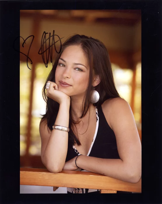 Kristin Kreuk autograph