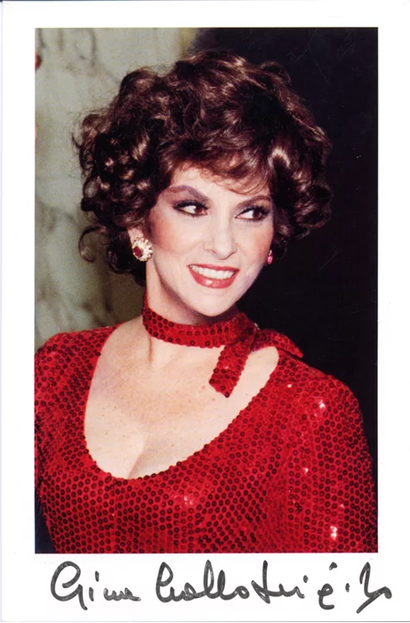 Gina Lollobrigida autograph