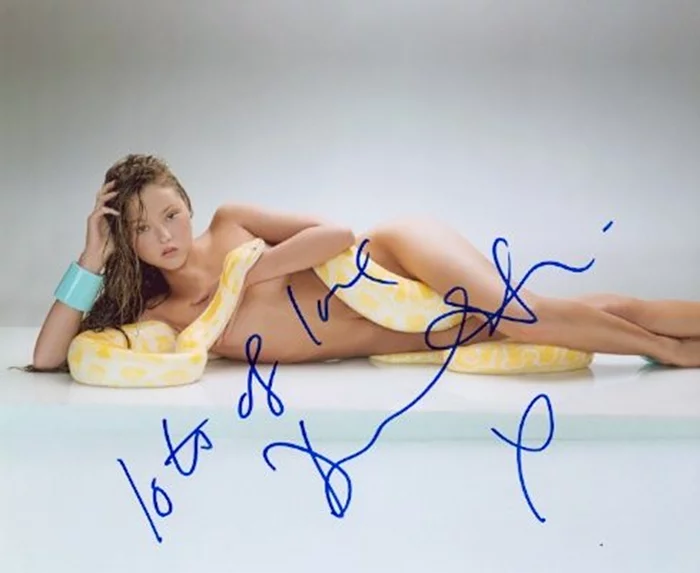 Devon Aoki autograph