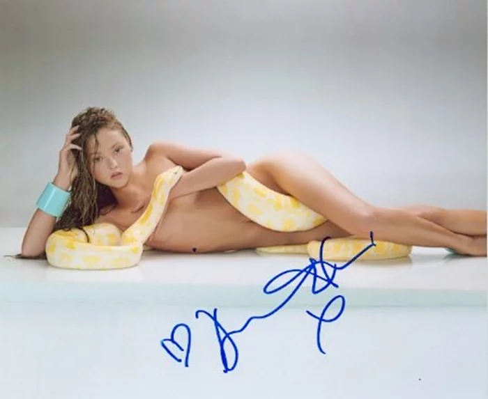 Devon Aoki autograph