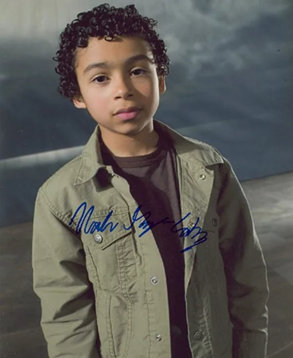 Noah Gray-Cabey autograph
