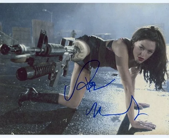 Rose McGowan autograph