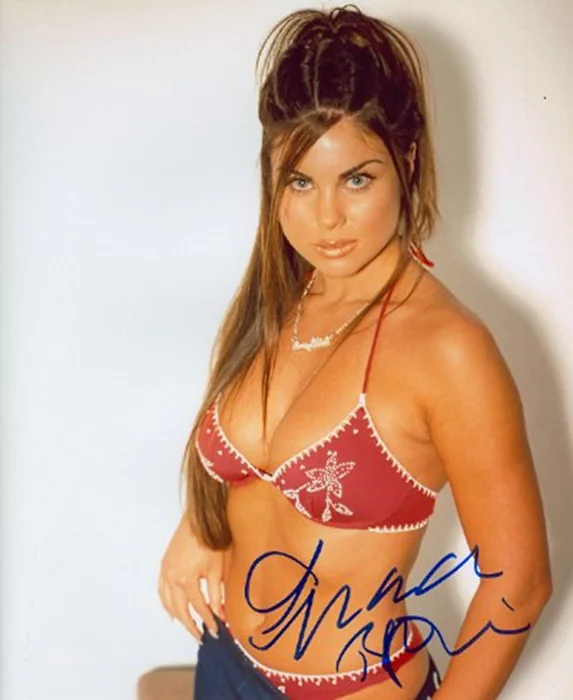 Nadia Bjorlin autograph
