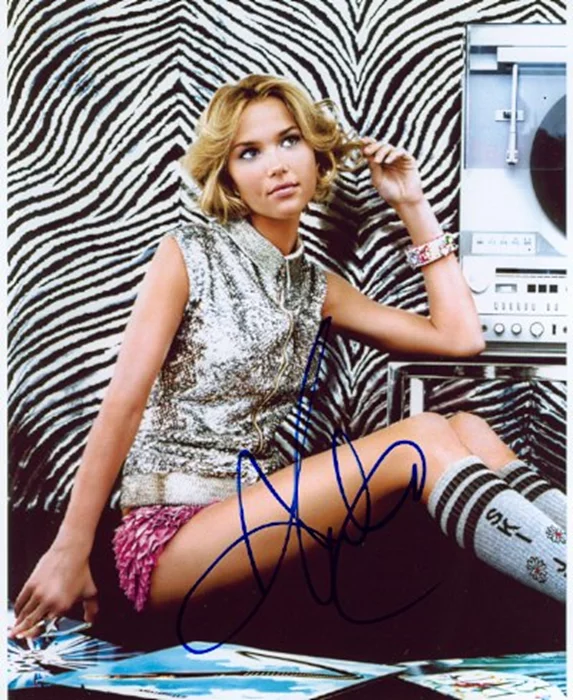 Arielle Kebbel autograph