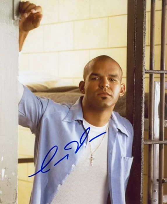 Amaury Nolasco autograph