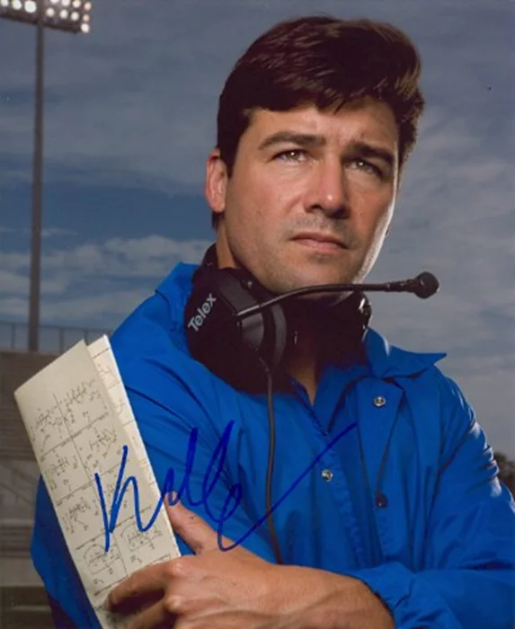 Kyle Chandler autograph