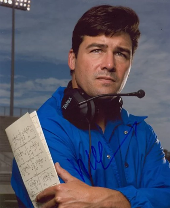 Kyle Chandler autograph