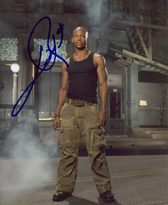 Leonard Roberts autograph