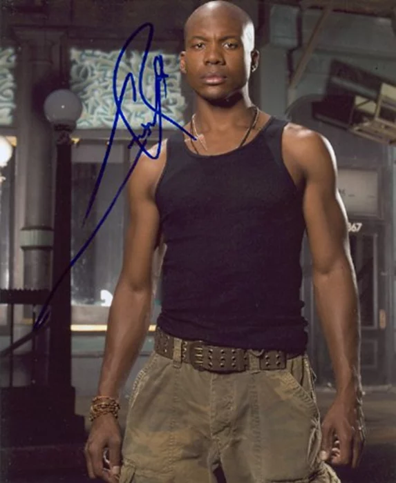 Leonard Roberts autograph